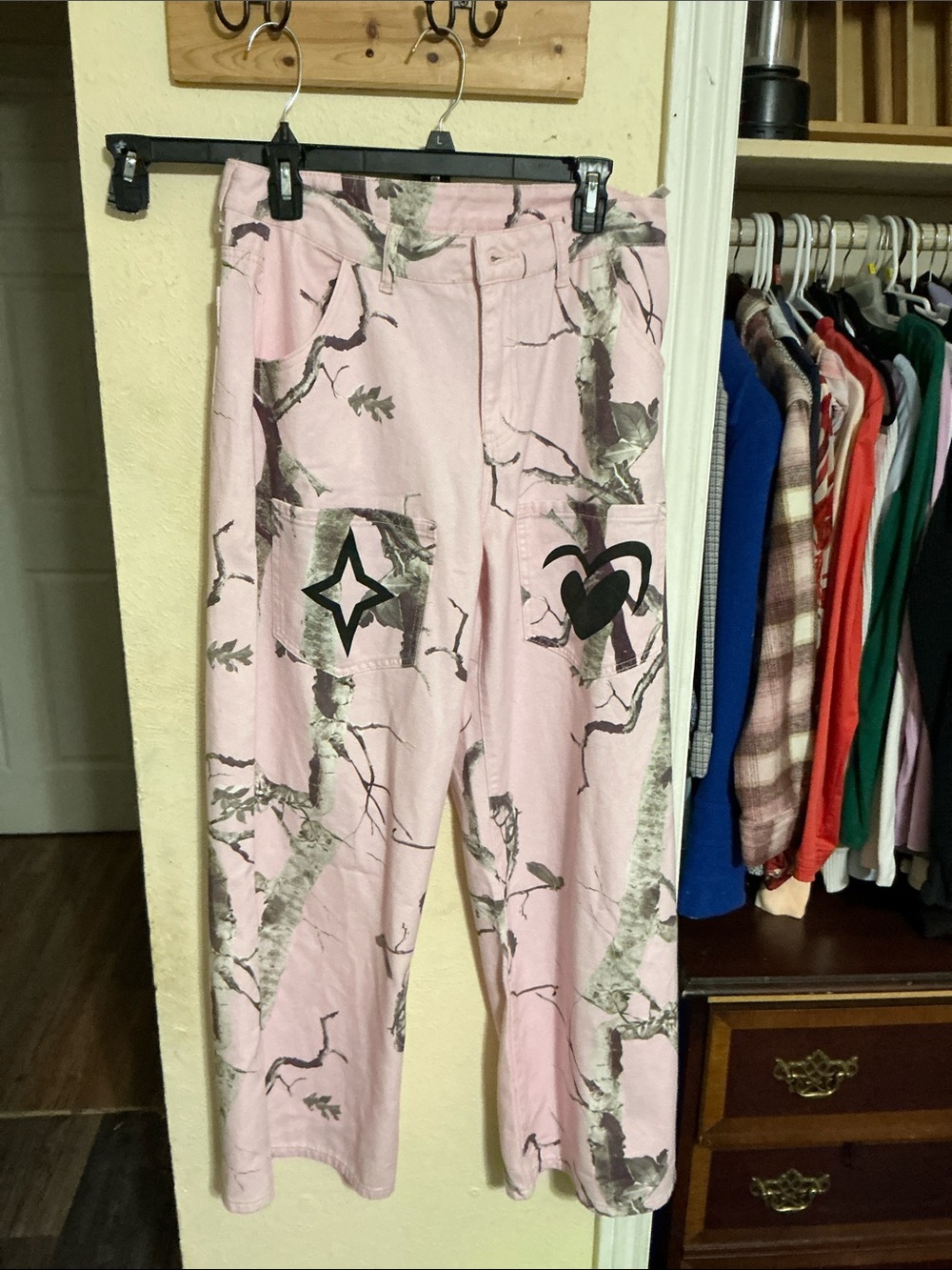 SHEIN Y2K  women’s Pink Tree Camo Wide-Leg Pants - Size 30 (Never Worn